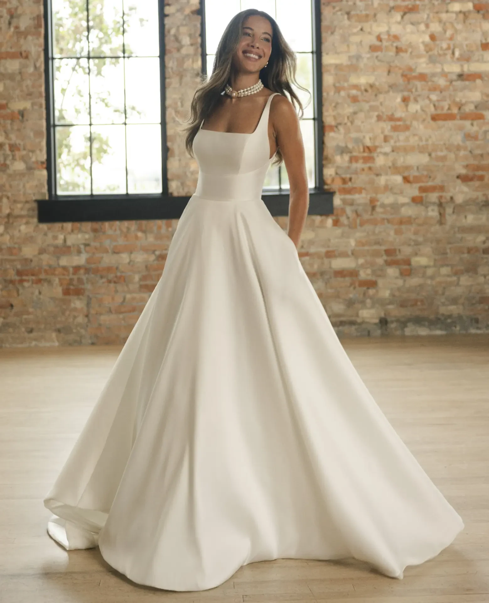 a line sheath wedding dress Dresses & Bridal Gowns Size:XXS Petite Occasion:WORKWEAR neckline is flattering and Azazie Marceline