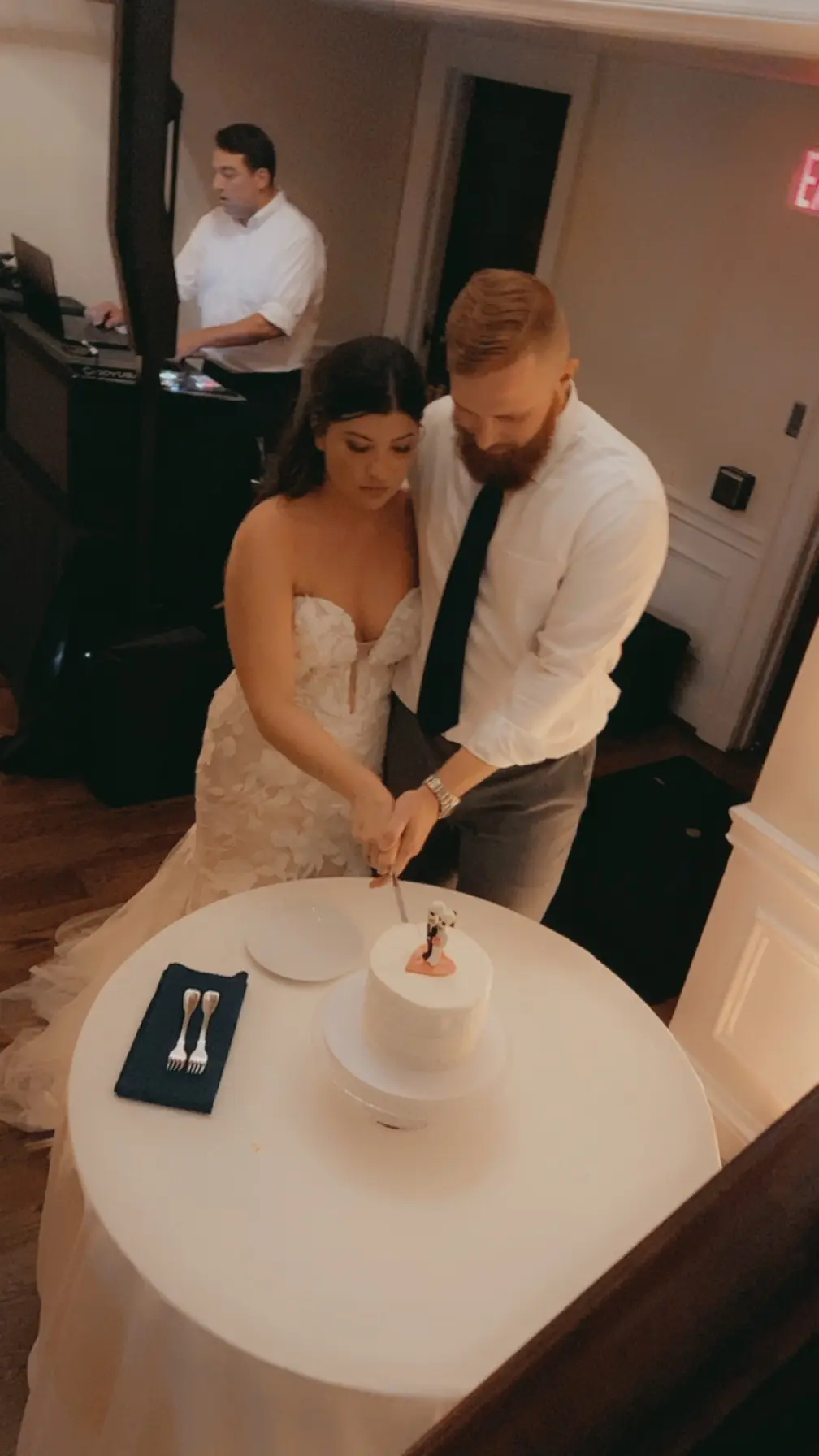 Bride In Plunging Mermaid Hattie Rebecca Ingram With Groom