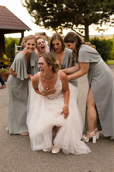 Bride In V-neck A-line Minerva Rebecca Ingram With Bridesmaids