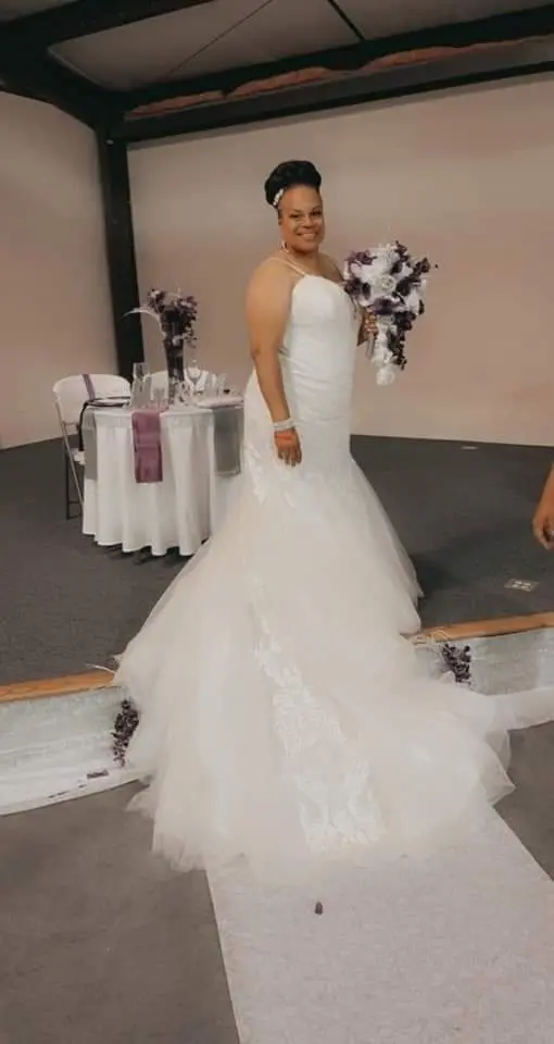 Bride Wearing Lace Mermaid Style Dress Called Alistaire Lynette By Maggie Sottero