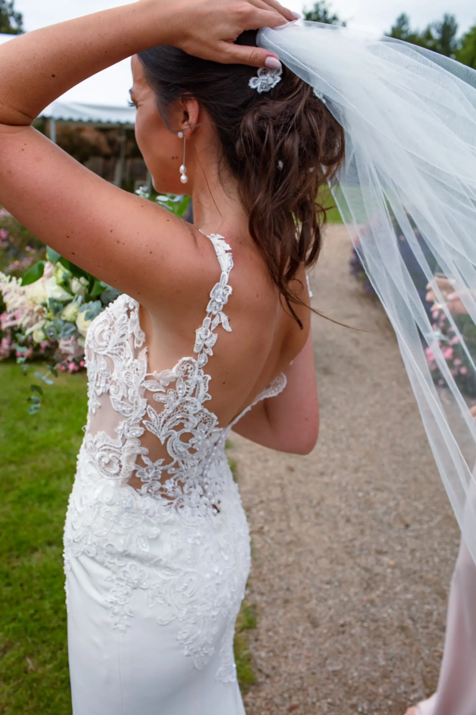 Bride wearing crepe sheath wedding dress