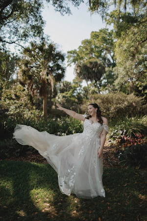 Bride In A-line Floral Hattie Lane Lynette Rebecca Ingram