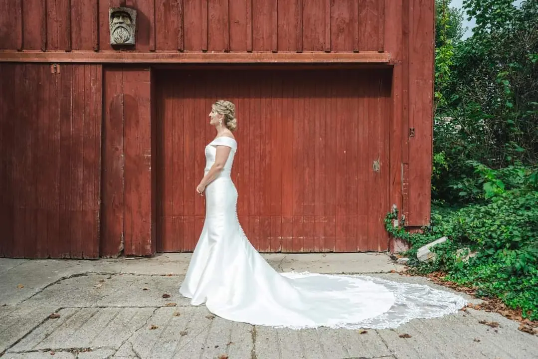 Bride wearing Josie by Rebecca Ingram