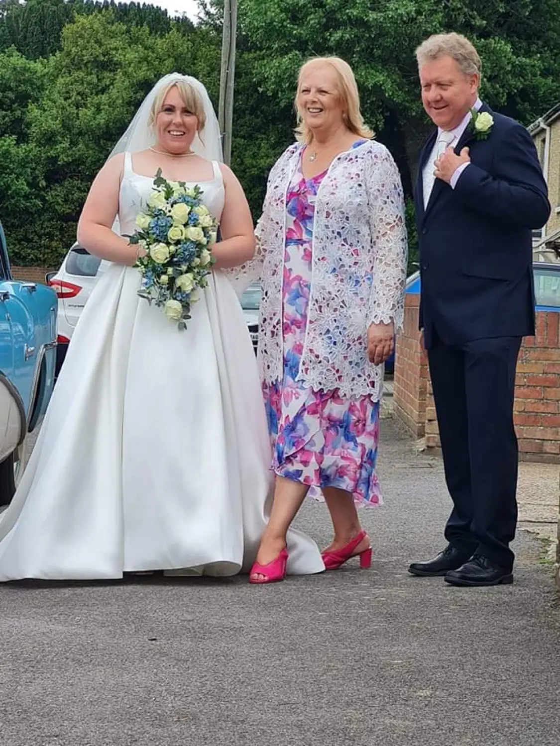 Bride stood with mother and father before the wedding!