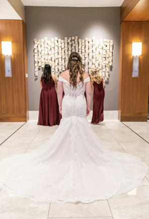 Bride wearing cap sleeve lace mermaid wedding dress.